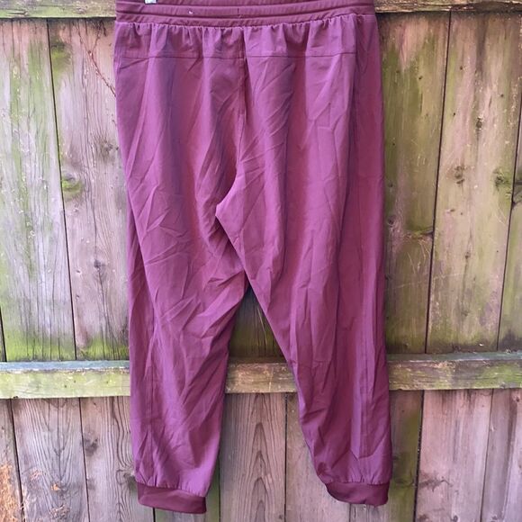 St. John’s Bay athletic pants sz. L - Picture 3 of 4